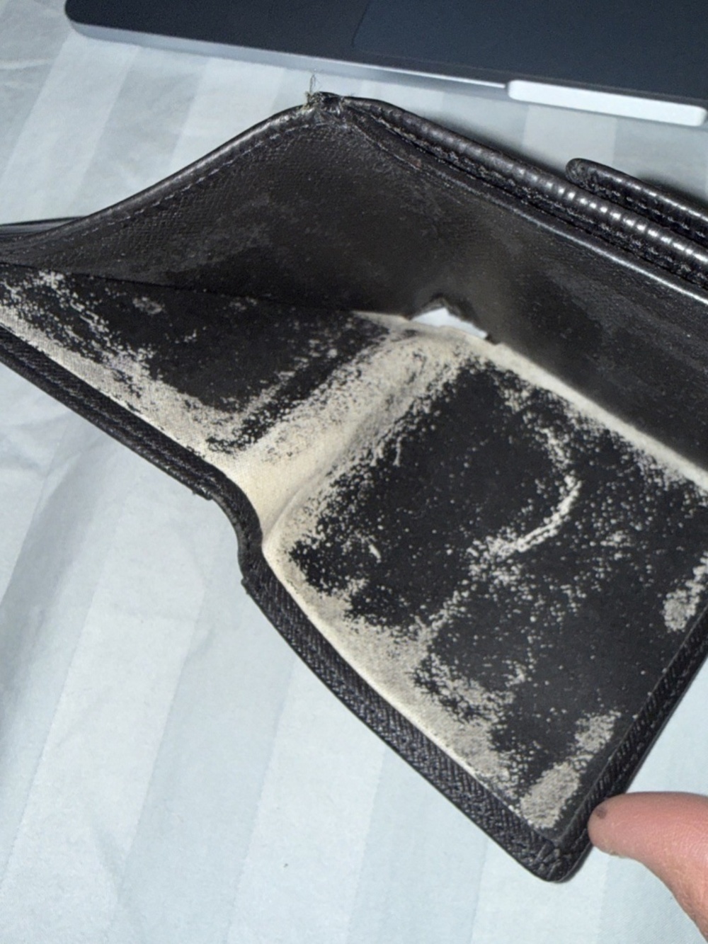 Louis Vuitton Epi Leather Black Bifold Wallet Small Snap Closure - Picture 7 of 7